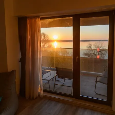 Best Lake View Mamaia